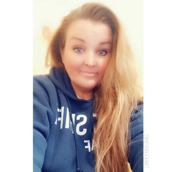 Meet your Posher, Lori - Picture 2 of 8